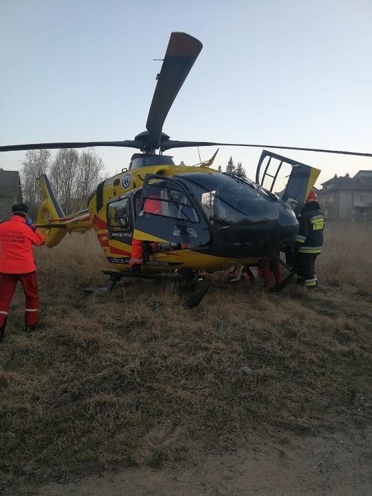Wypadek w Sułkowicach. Zderzenie motocykla i samochodu osobowego, są ranni