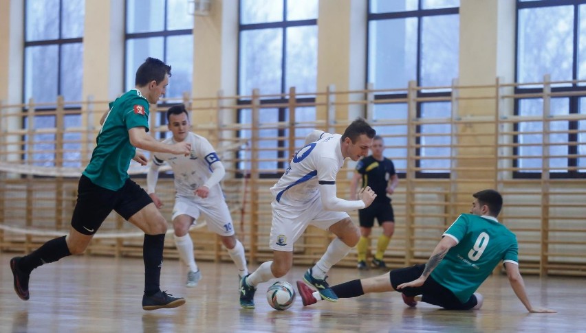 Zaczernie Futsal Team (białe stroje) dzielnie walczyło z...