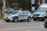Wypadek policyjnego elektryka w centrum Wrocławia. Na sygnałach wjechali radiowozem na czerwonym świetle