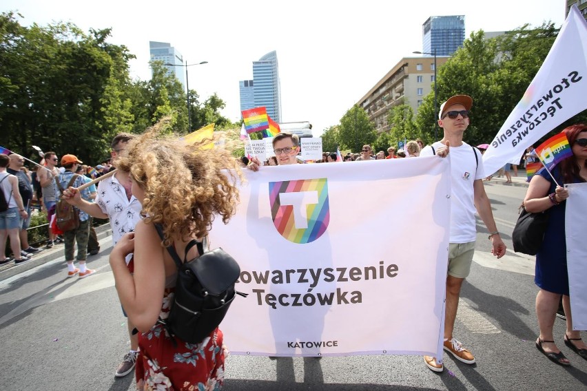 „Chcemy Polski bez homofobii”. Parada Równości ponownie przeszła ulicami stolicy. Osoby LGBT wsparli m.in. Lubnauer, Trzaskowski i Zandberg