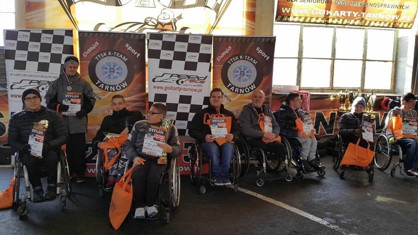 Młodzi i niepełnosprawni kartingowcy rywalizowali w otwartych mistrzostwach Tarnowa