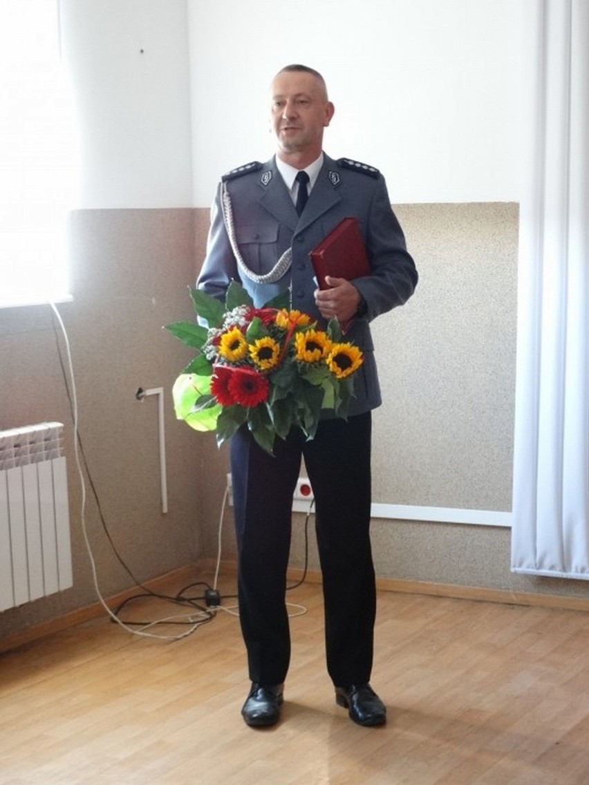 Ostrów. Policjant Cezary Sokołowski przeszedł na emeryturę (zdjęcia)