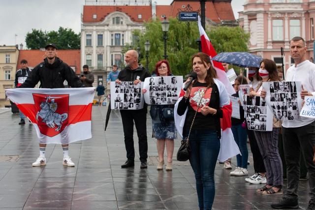 12 czerwca w Bydgoszczy Białorusini mieszkający w naszym regionie przygotowali wiec poparcia z represjonowanymi rodakami. Odczytali listy białoruskich więźniów politycznych.