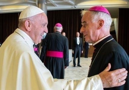 Biskupi z diecezji kieleckiej wylatują do Rzymu. Spotkają się z papieżem Franciszkiem [ZDJĘCIA]