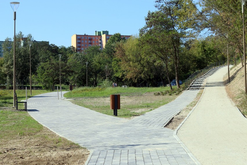 Zawilcowa. Dawne wysypisko wreszcie zmieniło się w park (ZDJĘCIA)