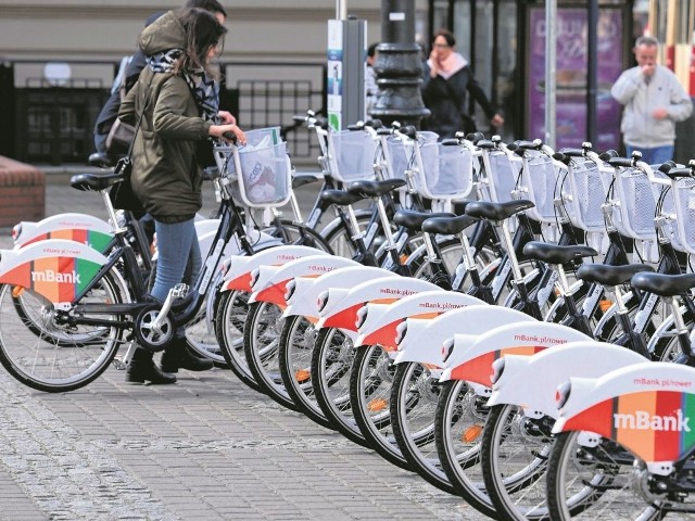 Stacja na placu Wolności jest najpopularniejszą, zarówno jeśli chodzi o liczbę wypożyczeń - 190 rowerów dziennie, jak i liczbę zwrotów - 186 rowerów dziennie