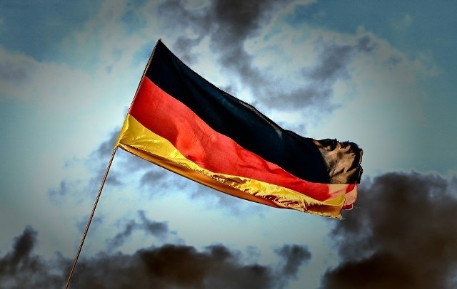 „Następna zależność Niemiec” – tak Eurointelligence podsumowuje zmianę stanowiska Berlina w sprawie niebieskiego wodoru.