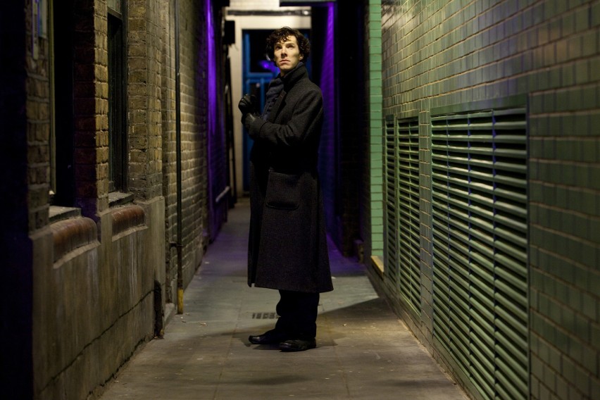 W Sherlocka Holmes'a wciela się Benedict Cumberbatch....