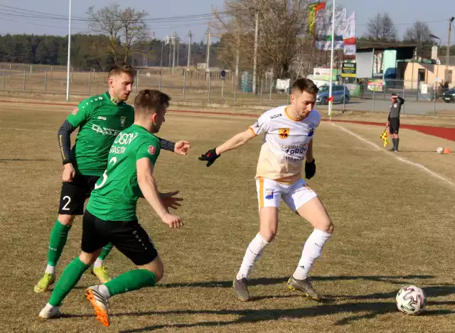 W ostatnim meczu ligowym Alit zremisował na własnym boisku z Pogonią Staszów
