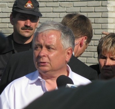 Po krótkim spotkaniu w starostwie, prezydent Lech Kaczyński udał się do położonej o 6 km od Wysokiego Mazowieckiego wsi Tybory Wólka, gdzie wichura poczyniła największe spustoszenia