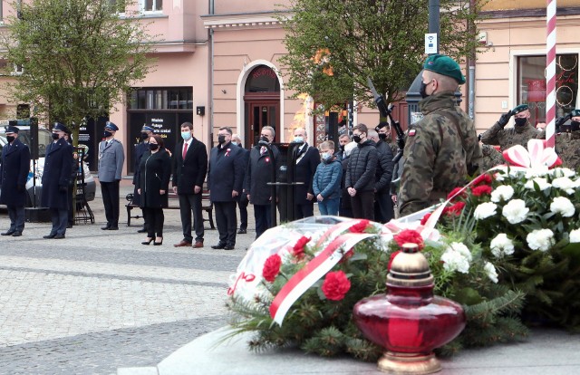 W Grudziądzu, po złożeniu kwiatów pod pomnikiem Marszałka Józefa Piłsudskiego i uroczystej mszy świętej w Bazylice Kolegiackiej, główne uroczystości patriotyczne odbyły się na płycie Rynku Głównego pod pomnikiem Żołnierza Polskiego. Z uwagi na reżim sanitarny uroczystości miały charakter dużo skromniejszy niż w latach minionych