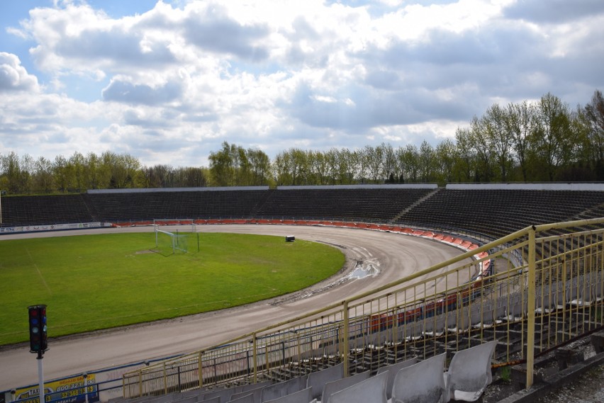 Wizualizacja nowego stadionu oraz jego obecny wygląd