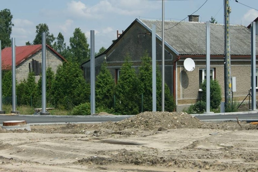 Obwodnica Wolbromia coraz bliżej. Budują trzecie rondo, dwoma już jeżdżą samochody