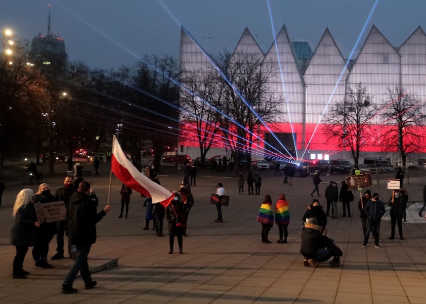 Plac Solidarności w Szczecinie. Spotkanie w 39. rocznicę wprowadzenia stanu wojennego - 13.12.2020