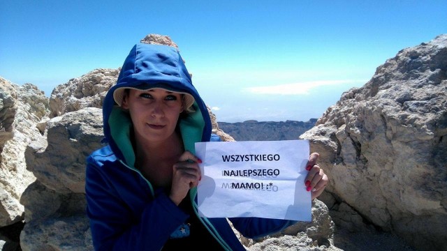 Beata Kij na wulkanie Pico del Teide z życzeniami dla mamy.