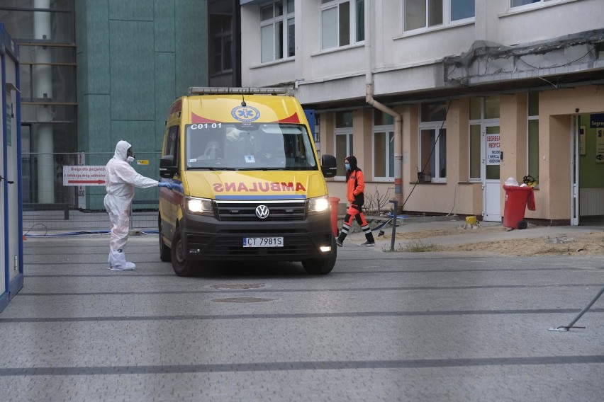 Objawy typowe dla COVID-19, m.in gorączka, pojawiły się u...