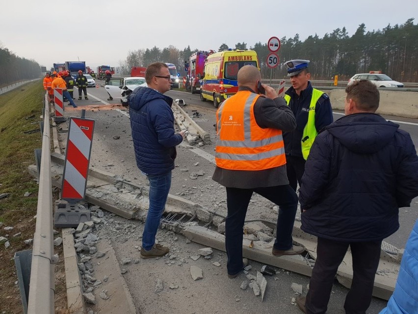 Wypadek na drodze krajowej we wsi Barak na pograniczu powiatów szydłowieckiego i skarżyskiego, ranni dwaj kierowcy (nowe fakty)