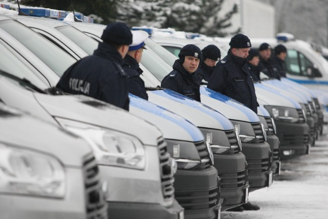 Flota dolnośląskiej policji powiększyła się o 37 samochodów.