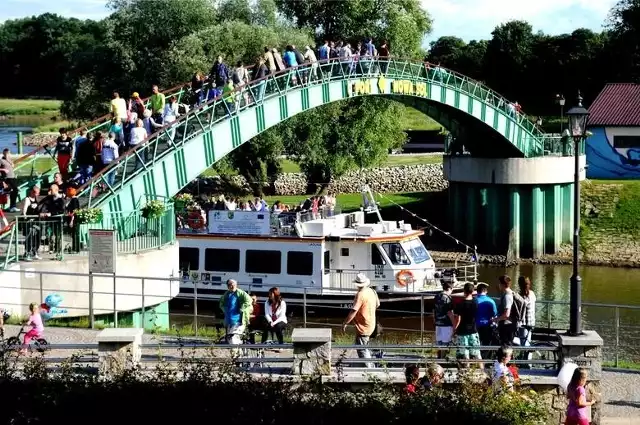 Statek Laguna w Nowej Soli. Rejsy po Odrze z nowosolskiego portu to jedna z największych atrakcji w mieście latem.