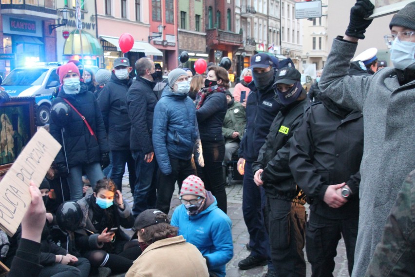 Podczas sobotniej demonstracji policja zatrzymała trzy...