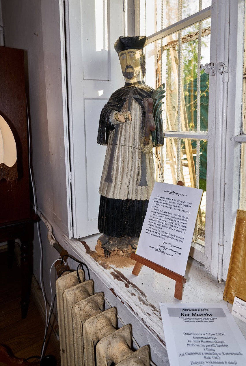 Odsłonięto odnowioną rzeźbę świętego Jana Nepomucena w parafii w Lipiach. Zobaczcie zdjęcia