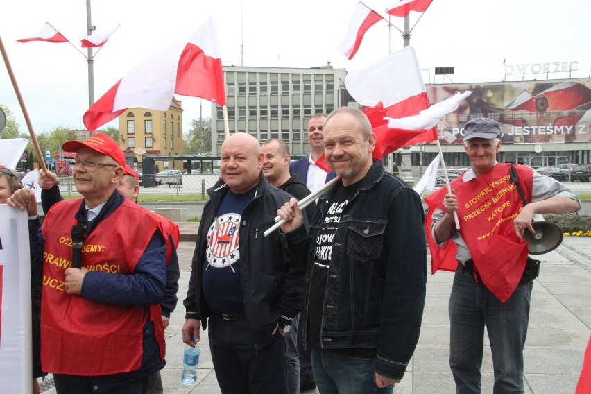 Liroy poprowadził w Kielcach marsz. Z małym opóźnieniem (ZDJĘCIA)