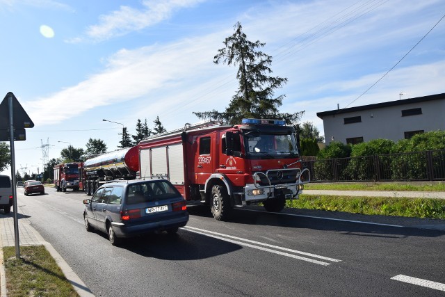 W akcji gaśniczej brali udział strażacy z zawodowej i ochotniczej straży pożarnej.