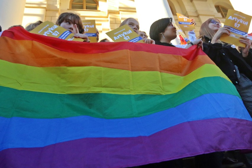 Demonstracja przeciwko próbie zakazania Marszu Równości w Lublinie (ZDJĘCIA, WIDEO)