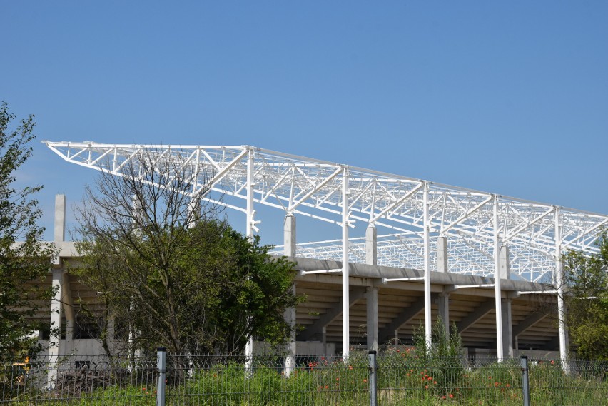 Konstrukcję dachu nowego stadionu w Opolu można podziwiać od...