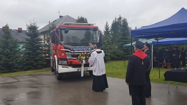 Uroczystości przekazania samochodu ratowniczo-gaśniczego dla OSP Nawarzyce, 28 kwietnia 2019 roku.