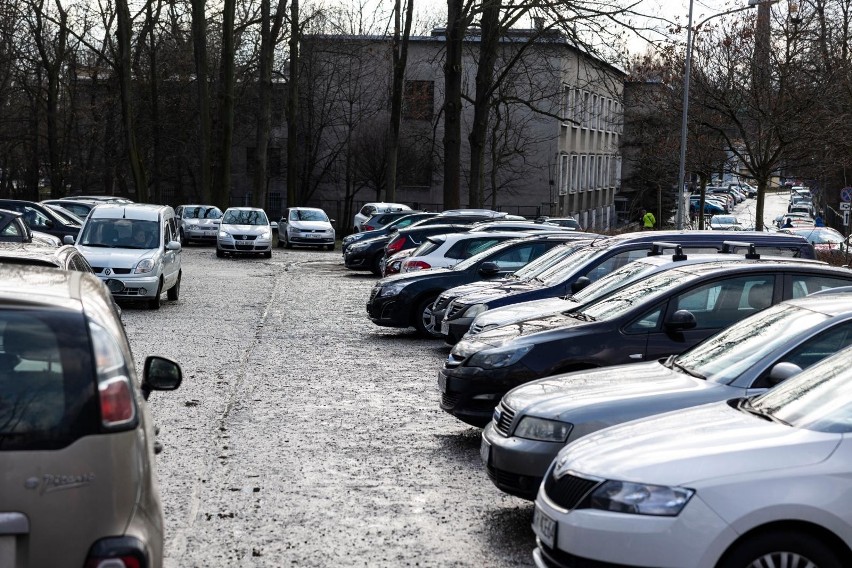 Samochodów w Polsce w 2022 r. zarejestrowaliśmy mniej, niż...