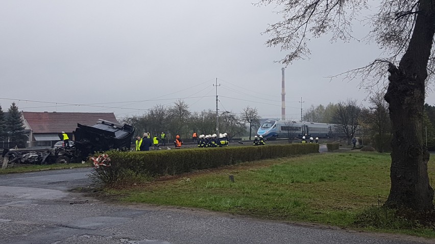 Zderzenie pendolino z ciężarówką pod Ozimkiem.