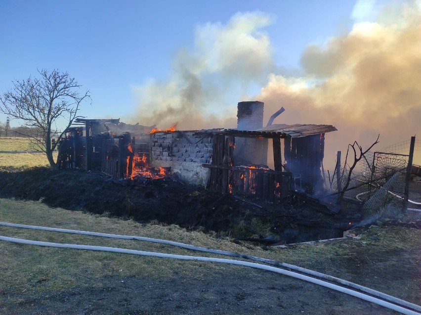 W Ornontowicach doszło do pożaru w gospodarstwie rolnym....
