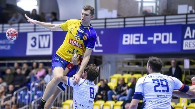 Piłkarze ręczni Łomża Vive Kielce w sobotę grają w Tarnowie. Na zdjęciu Władysław Kulesz.