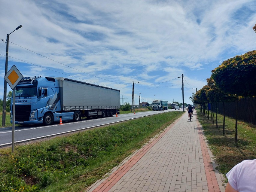 Zderzenie ciężarówek na drodze krajowej 77 w Gorzycach. Kierowca nie zachował bezpiecznej odległości? Zobacz zdjęcia 