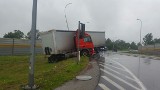 Kolizja ciężarówki w Lubiczu Dolnym pod Toruniem [zdjęcia]