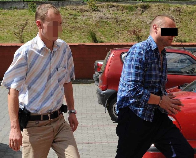 Krzysztofowi M. (z prawej) grozi do 10 lat więzienia.