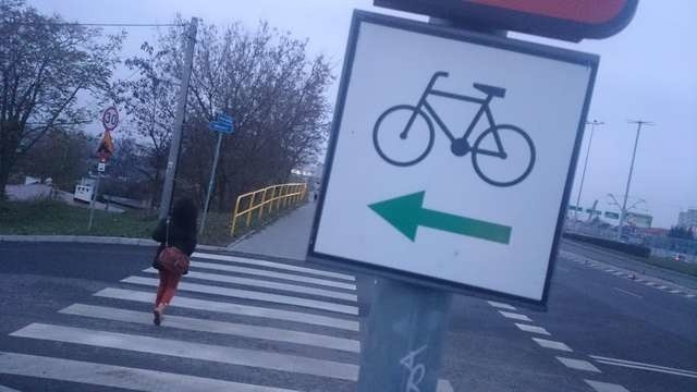 Wyjeżdżający z Winnicy muszą przepuścić rowerzystów