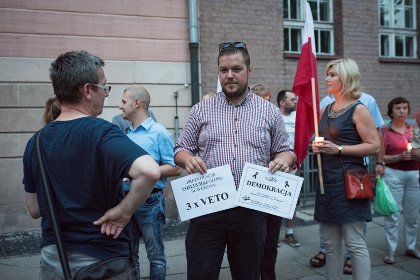 Ponad 1000 osób na proteście na placu Daszyńskiego w Opolu...