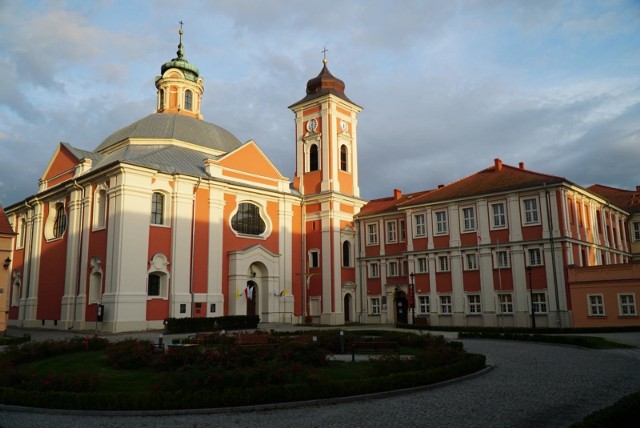 Do szkolno-wychowawczego ośrodka w Owińskach uczęszczają uczniowie  z województwa wielkopolskiego, pomorskiego, lubuskiego i zachodniopomorskiego. To zespół wszystkich rodzajów szkół – podstawowych, licealnych, branżowych. Trafiają tutaj również uczniowie ze stref żółtych i czerwonych. Ośrodek wypracował własne zasady bezpieczeństwa sanitarnego. 