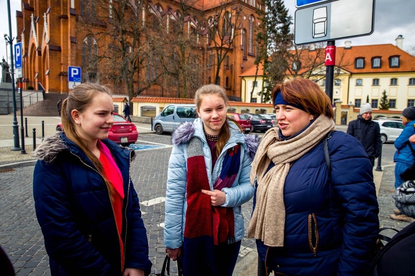 Dzieci z Litwy przyjechały na Wielkanoc. Spędzą piękne święta u rodzin nie tylko z Podlasia [WIDEO, ZDJĘCIA]