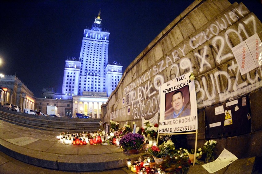 Prokuratura umorzyła śledztwo w sprawie samopodpalenia Piotra Szczęsnego