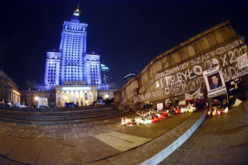 Prokuratura umorzyła śledztwo w sprawie samopodpalenia Piotra Szczęsnego