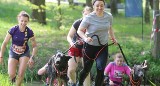 Wielkie ściganie z czworonogami w Dąbrowie Górniczej, czyli Hard Dog Race nad Pogorią III. 6 km, 16 przeszkód [ZDJĘCIA]