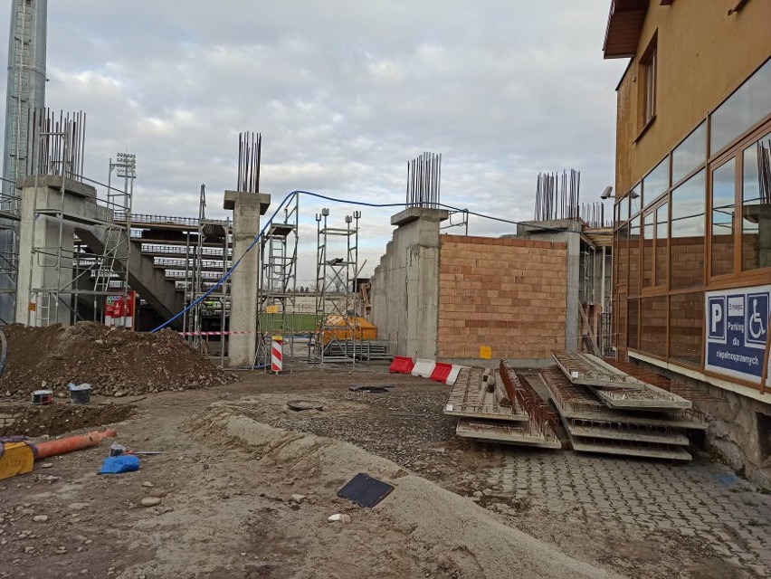 Stadion Sandecji Nowy Sącz w budowie. Rośnie trybuna od ulicy Kilińskiego. Oto najnowsze zdjęcia 