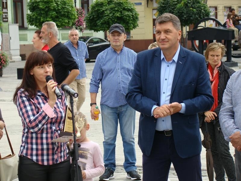 Czar dawnych samochodów. Zlot zabytkowych pojazdów na Rynku w Oświęcimiu