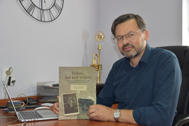 - Książka jest o tyle ciekawa, że są to wspomnienia z czasów drugiej wojny światowej, ale widziane oczami dziecka – mówi Arkadiusz Spodymek, dyrektor GOKSiR w Rudnikach.