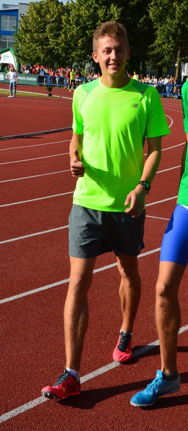 Mateusz Borkowski nie dał szans rywalom na 800 metrów.