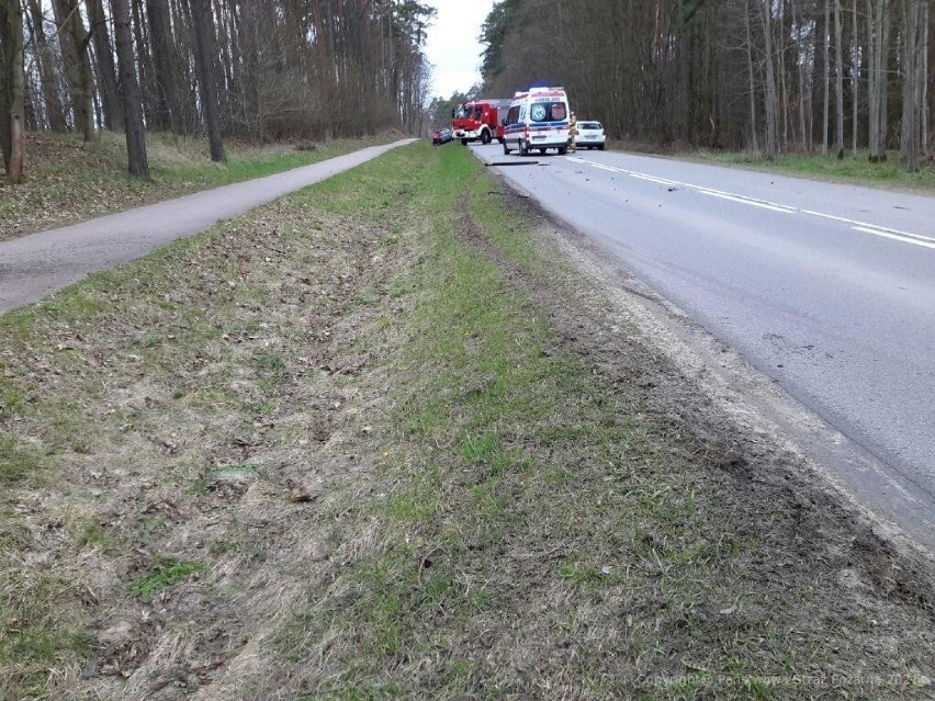 Zderzenie dwóch samochodów osobowych koło Chojnic w środę,...