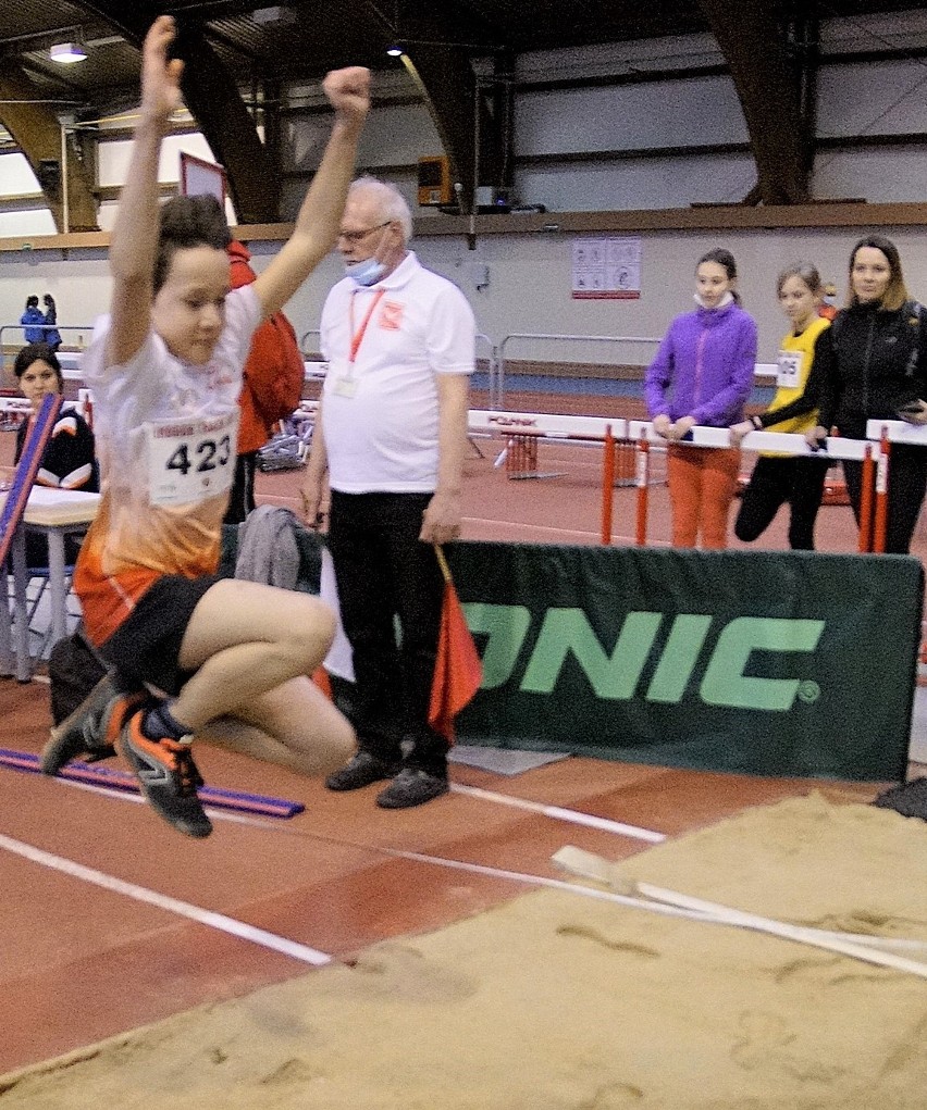 Dobry występ koluszkowskich biegaczy na zawodach Indoor Track Run 2021 w Łodzi